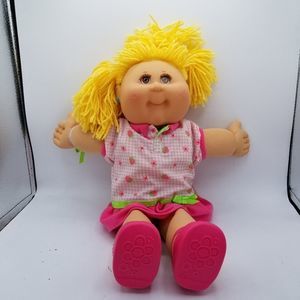 Cabbage Patch Kids Girl Doll Blonde Hair brown Eyes Outfit Play Along 2004